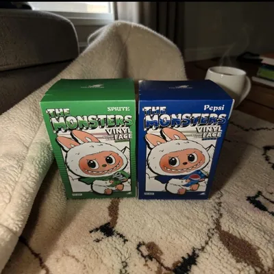 2 labubu sprite et coca 